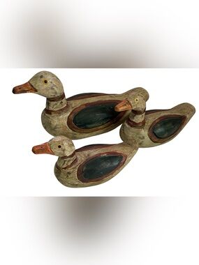 VINTAGE HAND CARVED WOODEN DUCKS TRIO HANDMADE PAINTED SET OF 3